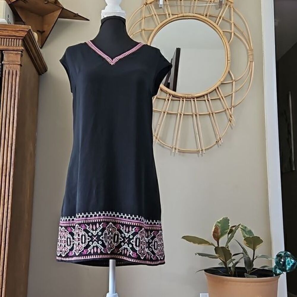 Merona Black Sleeveless Shift Dress‎ with Embroidered V Neck and Hem Sz S